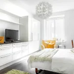 Апартаменты Spacious On Tranquil Courtyard