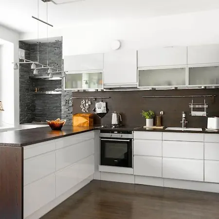 Spacious On Tranquil Courtyard דירה *