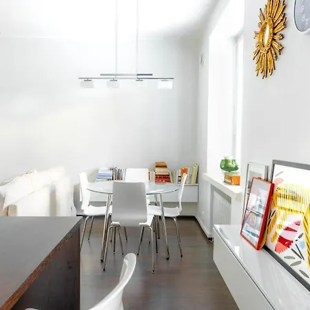 アパート Spacious On Tranquil Courtyard