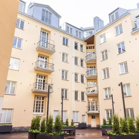 Spacious On Tranquil Courtyard アパート ヘルシンキ