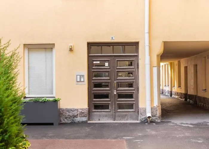 شقة Spacious On Tranquil Courtyard