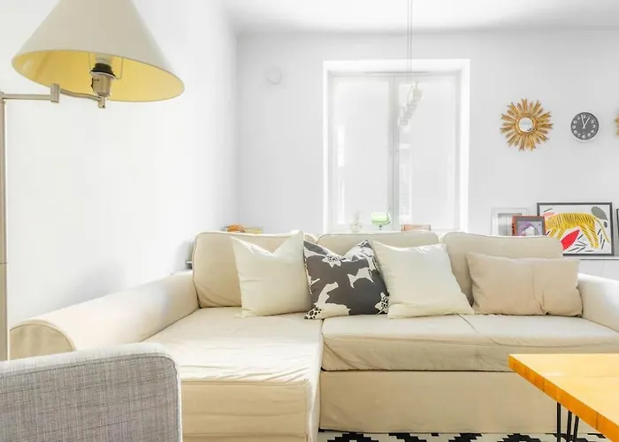 Apartment Spacious On Tranquil Courtyard *