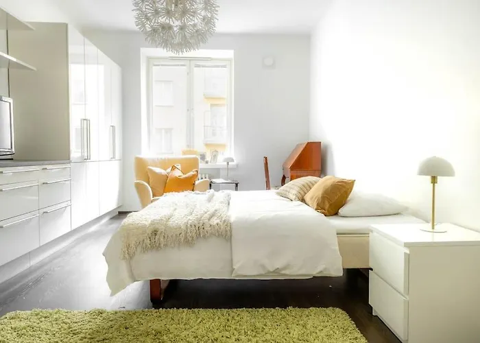 Apartment Spacious On Tranquil Courtyard *