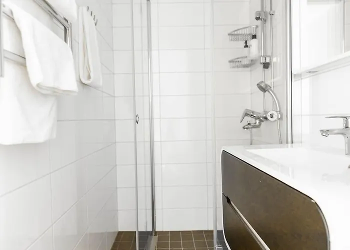 Apartment Spacious On Tranquil Courtyard *