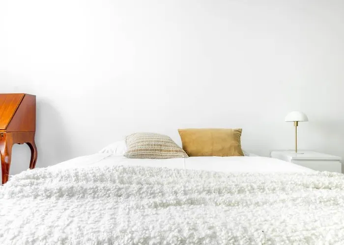 Huoneisto Spacious On Tranquil Courtyard Helsinki