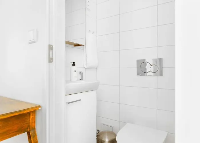 Spacious On Tranquil Courtyard Apartment Helsinki
