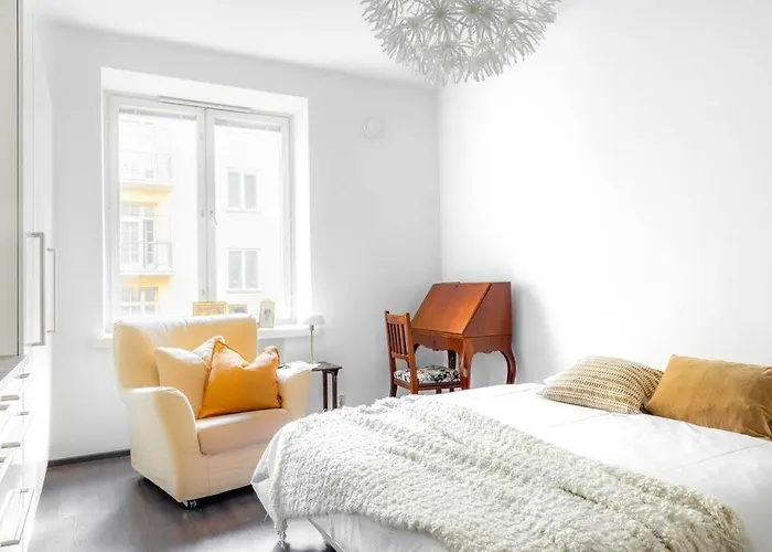 Spacious On Tranquil Courtyard Apartment