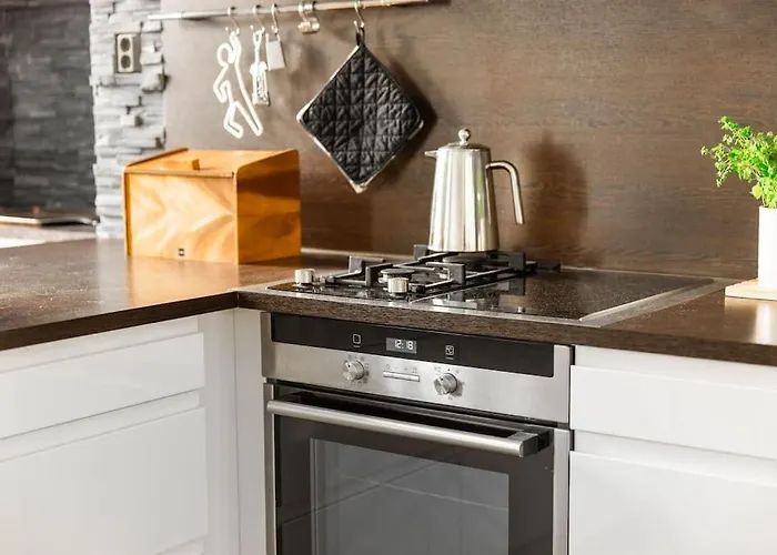 Apartment Spacious On Tranquil Courtyard *