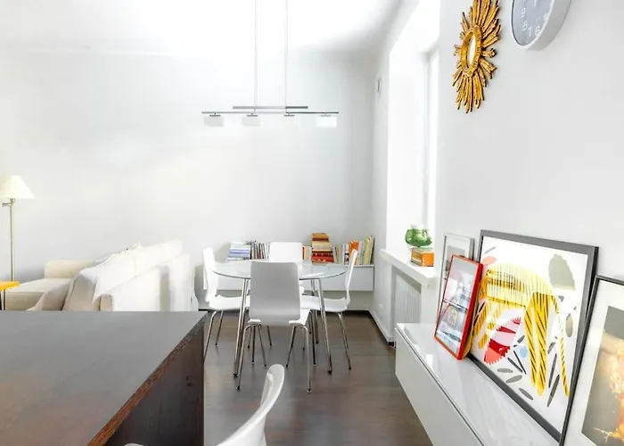 Apartment Spacious On Tranquil Courtyard