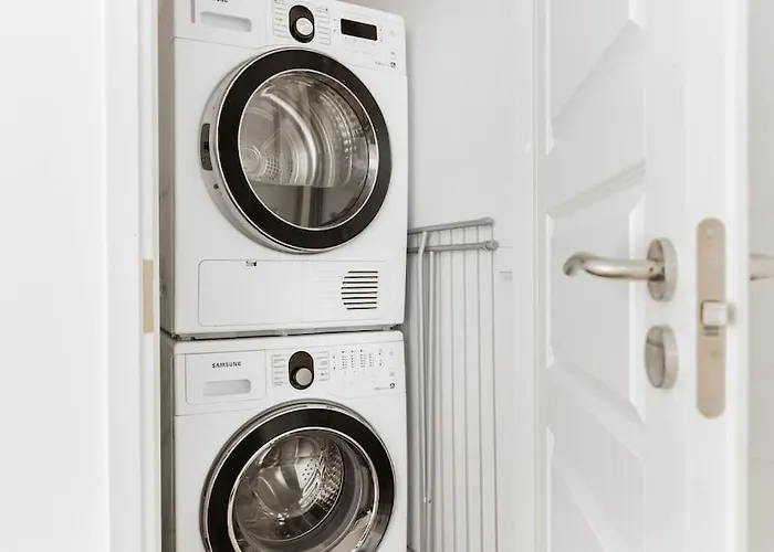 Huoneisto Spacious On Tranquil Courtyard *