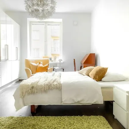 Huoneisto Spacious On Tranquil Courtyard *