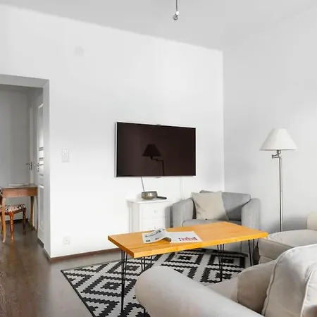 Spacious On Tranquil Courtyard *